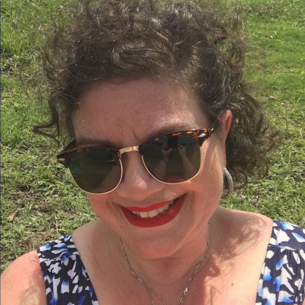 Meet your Posher, Dee